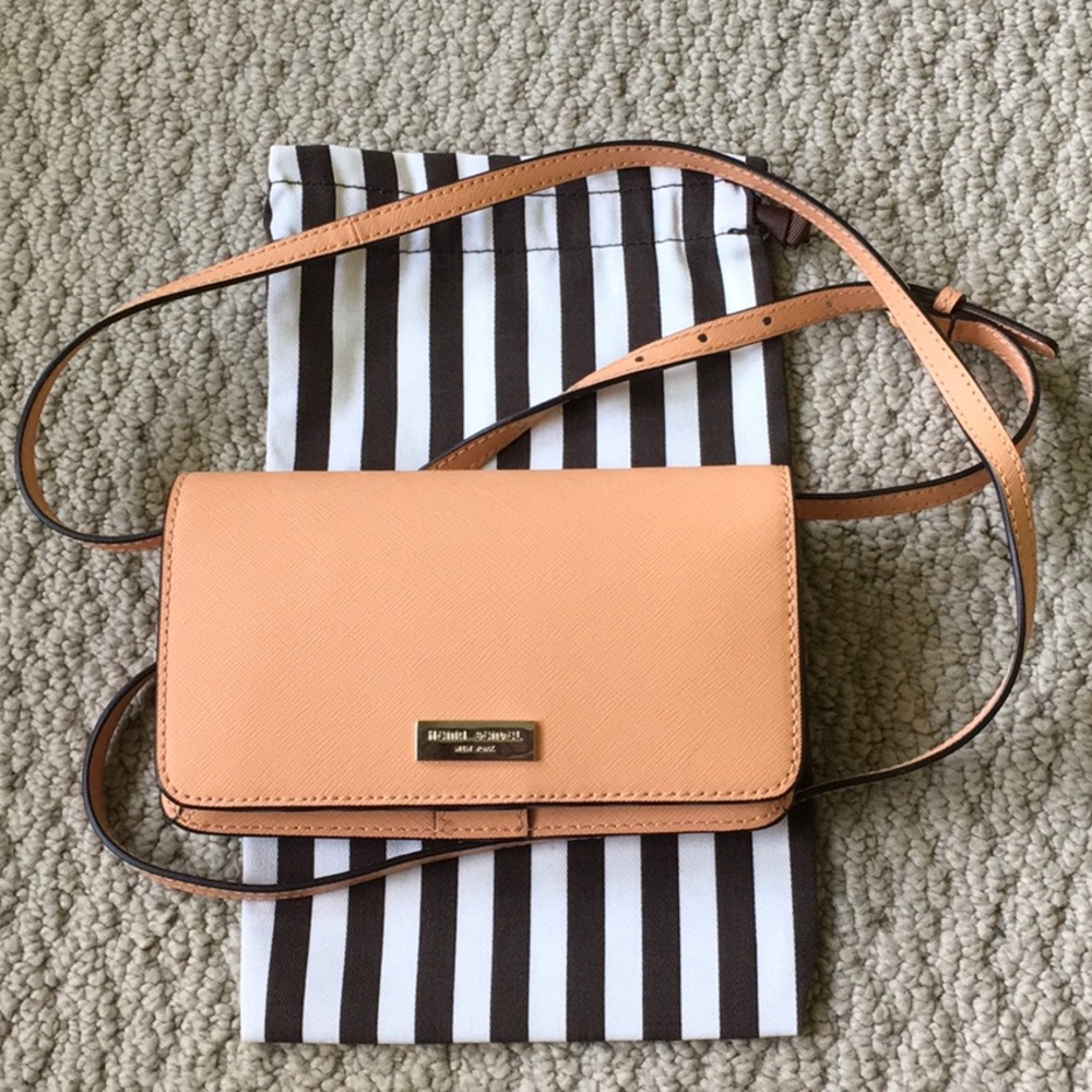 LIKE NEW Henri Bendel Wallet Crossbody CLASSY
